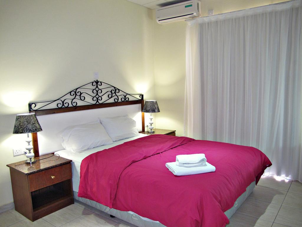 Mackenzie Beach Hotel Larnaca Exteriör bild