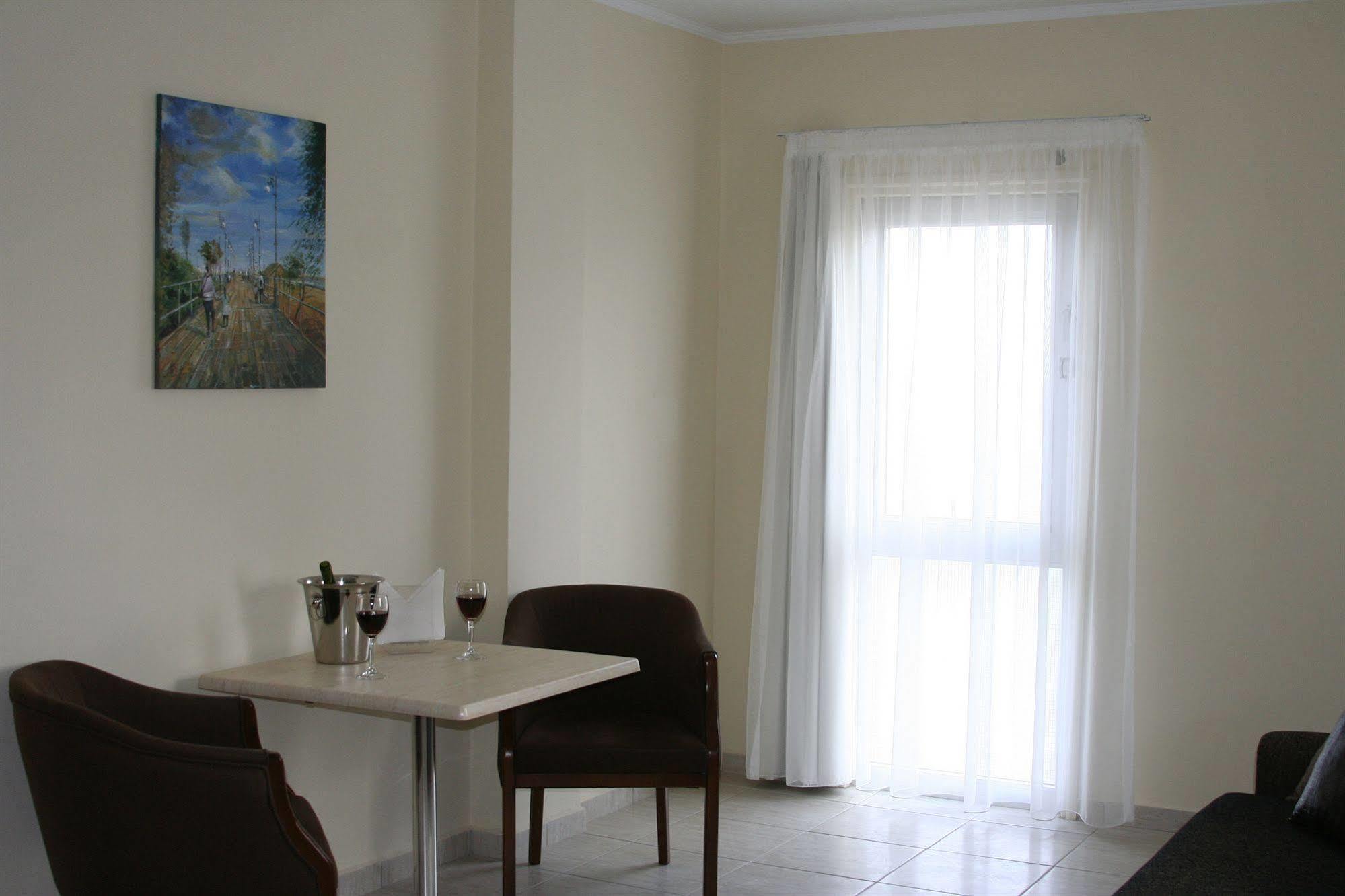 Mackenzie Beach Hotel Larnaca Rum bild