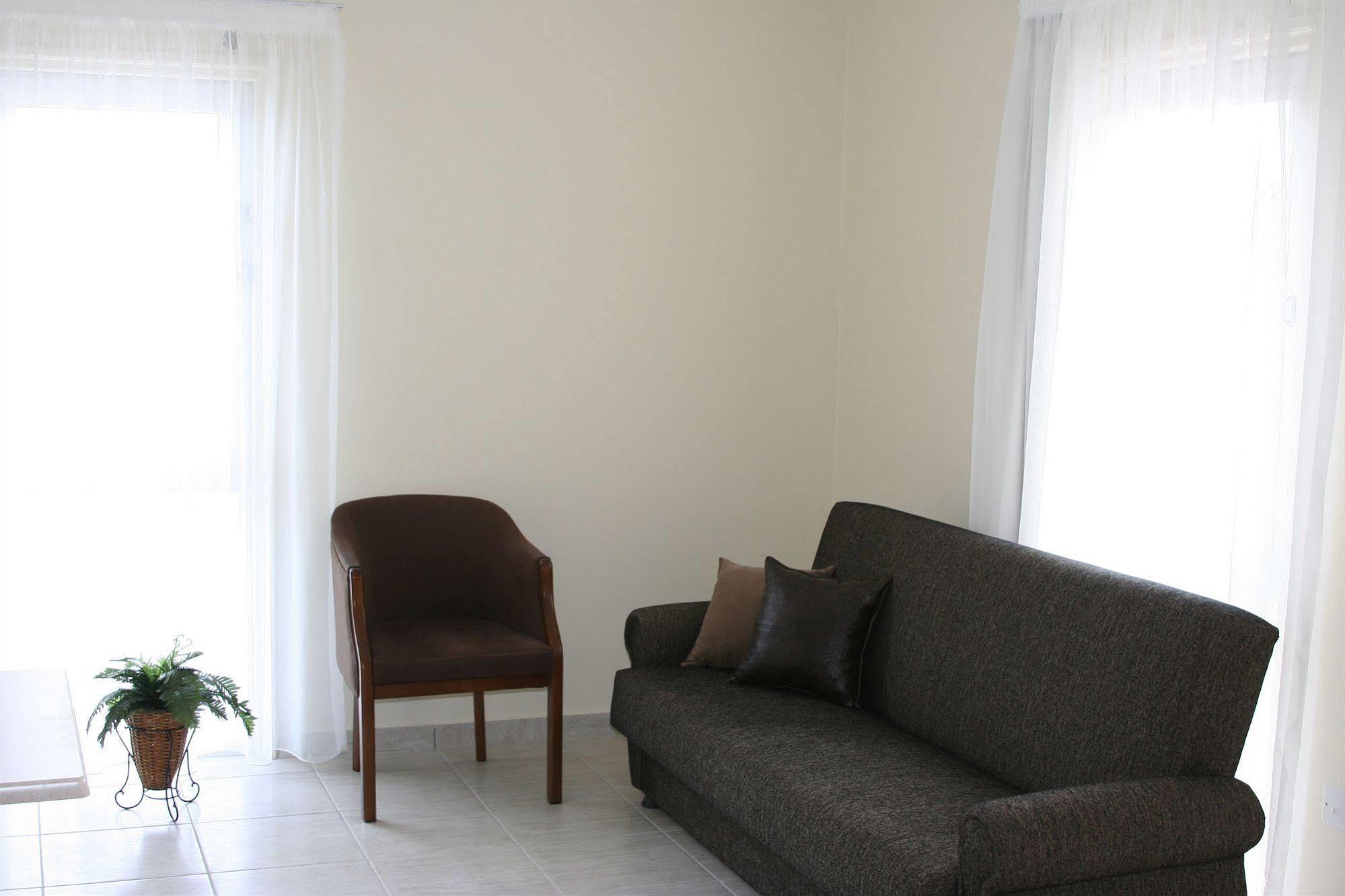 Mackenzie Beach Hotel Larnaca Rum bild