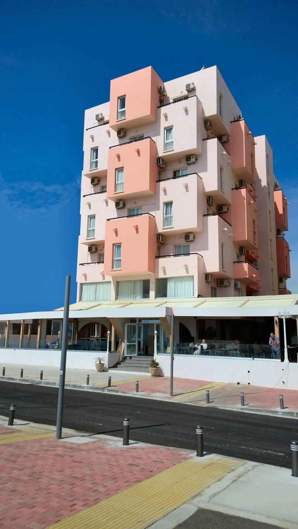 Mackenzie Beach Hotel Larnaca Exteriör bild