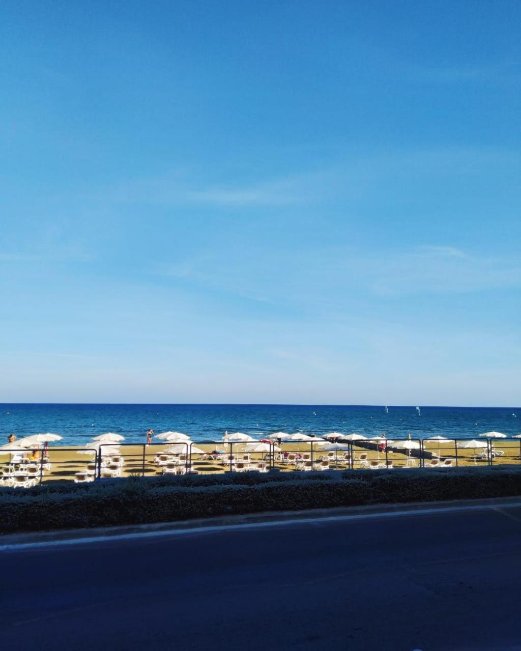 Mackenzie Beach Hotel Larnaca Exteriör bild