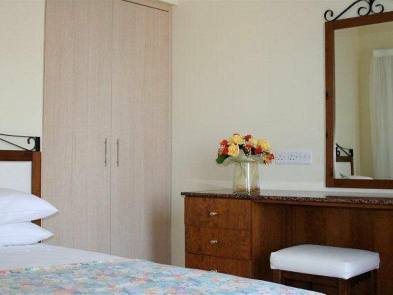 Mackenzie Beach Hotel Larnaca Rum bild