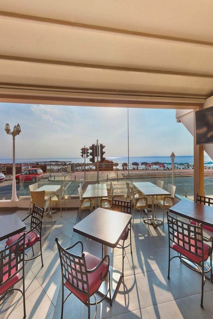 Mackenzie Beach Hotel Larnaca Exteriör bild
