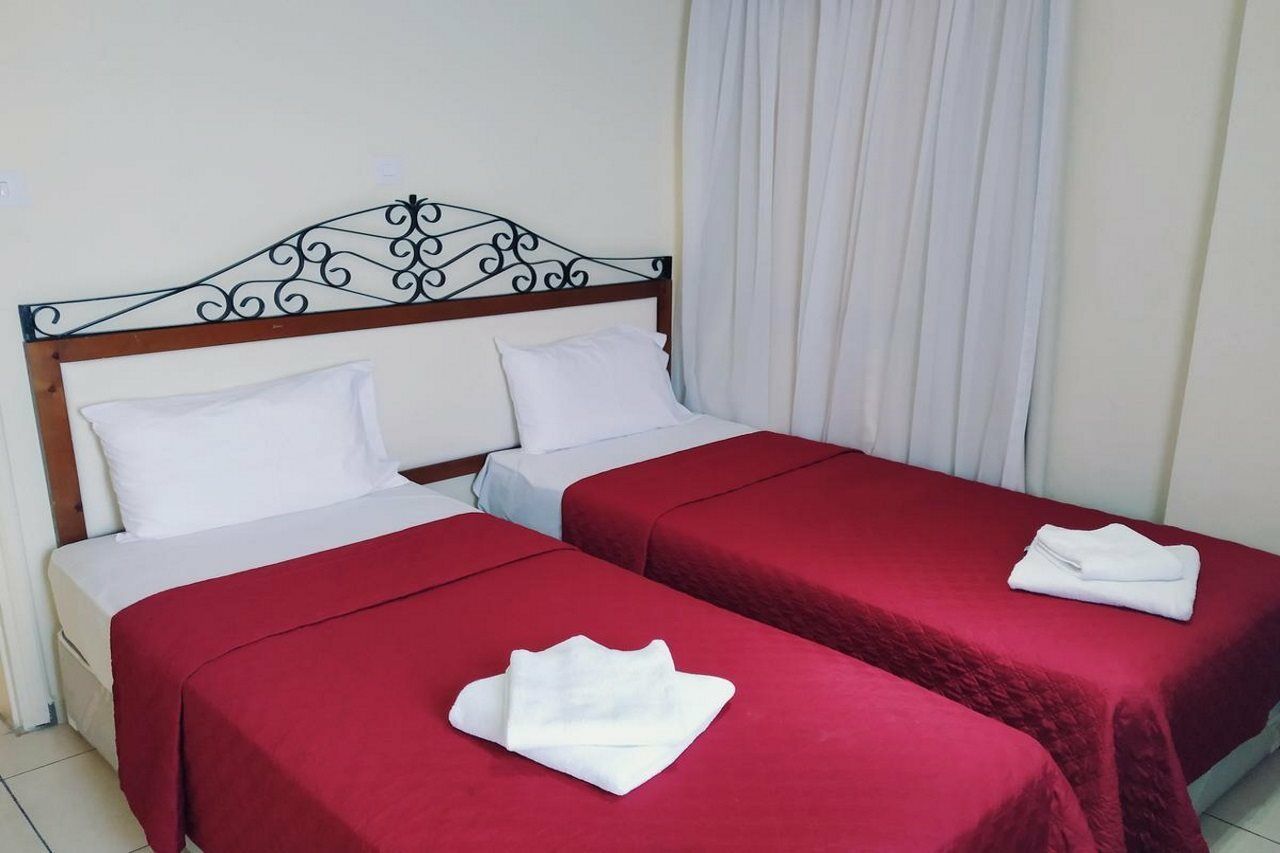 Mackenzie Beach Hotel Larnaca Exteriör bild